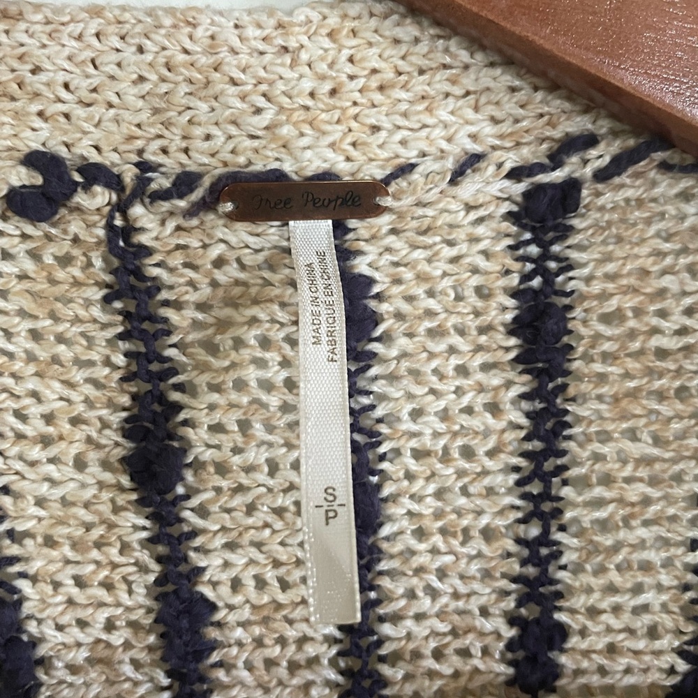 Free People Sweater - Picture 6 of 9